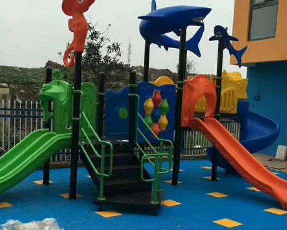 兒童游樂設(shè)備實拍