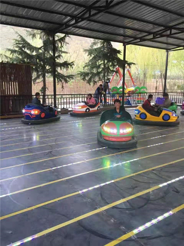 景區(qū)豪華碰碰車