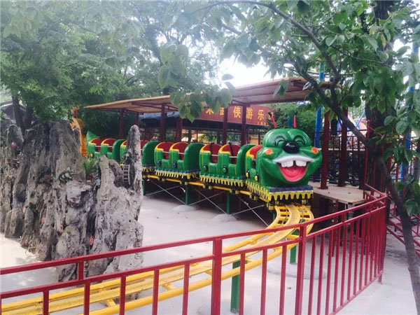 青蟲滑車游樂設備